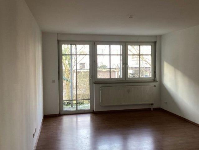 Frisch renovierte 4 Zimmer Wohnung mit Terrasse in grüner Wohnlage