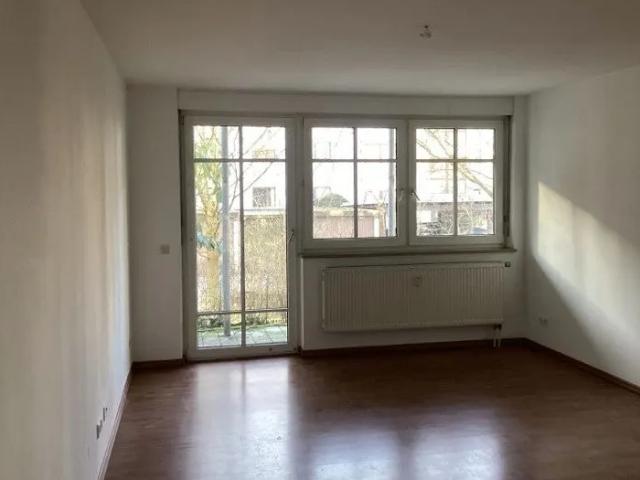Frisch renovierte 4 Zimmer Wohnung mit Terrasse in grüner Wohnlage