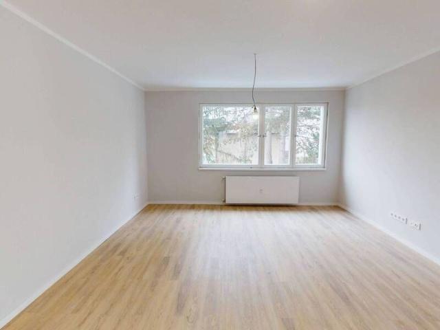 Frisch renovierte 4 Zimmer Wohnung mit BALKON, moderner EBK und Tageslichtbad