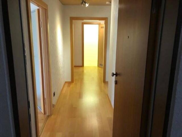 Frisch renovierte 4 Zimmer Wohnung mit Balkon und Einbauküche in 71065 Sindelfingen