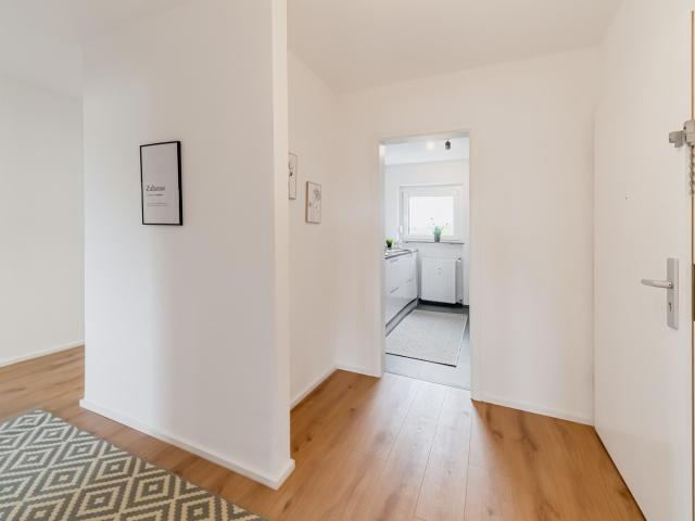 Frisch renovierte 4 Zimmer Wohnung mit Loggia & Garage in ruhiger Lage von Ehningen