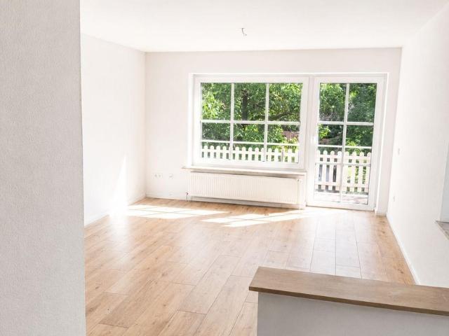 Frisch renovierte 4 Zimmer Dachgeschosswohnung mit Balkon in ruhiger Lage