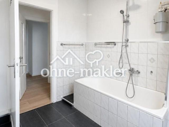 Frisch renovierte 4 Zimmer Dachgeschosswohnung in zentraler Lage von Remscheid