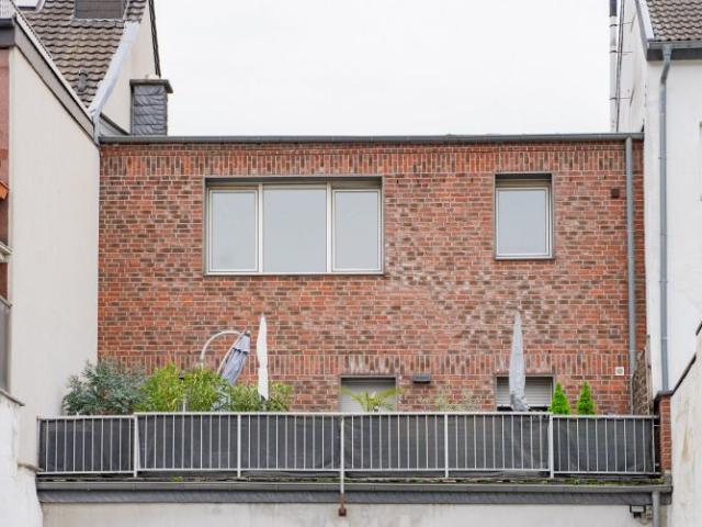 Frisch renovierte 4 Zimmer Dachgeschosswohnung 69 m² in Uerdingens Fußgängerzone