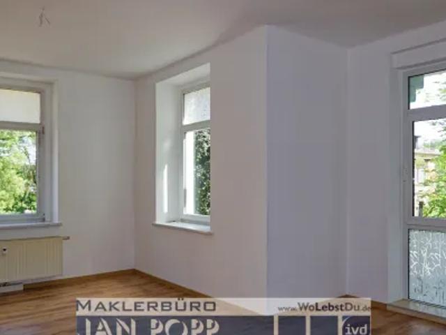 Frisch renovierte 4 Zimmerwohnung mit Terrasse