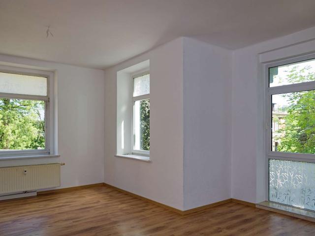 Frisch renovierte 4 Zimmerwohnung mit Terrasse