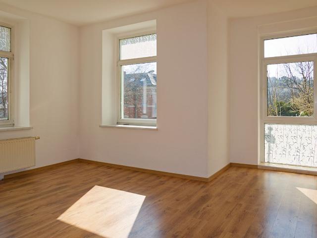 Frisch renovierte 4 Zimmerwohnung mit Terrasse