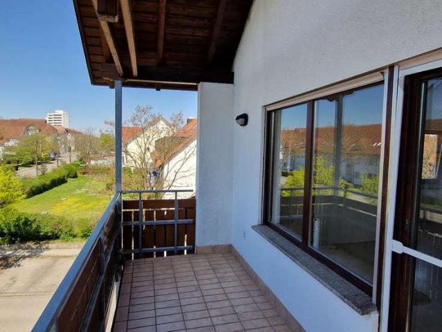 Frisch renovierte 4,5 Zimmer Dachgeschosswohnung mit Süd Balkon + Tiefgaragenstellplatz, Crailsheimi