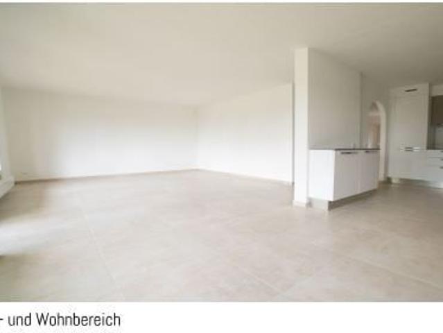 Frisch renovierte 4.5 Zimmer Wohnung in unmittelbarer Schulnähe