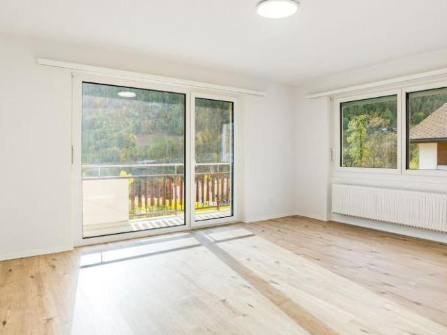 Frisch renovierte 5.5 Zimmer Wohnung mit Balkon und Bergsicht in Stalden