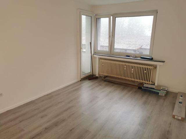 Frisch renovierte 1 Zimmer Wohnung mit Balkon in ruhiger Lage