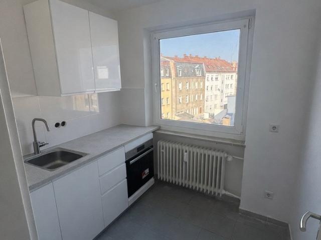Frisch renovierte 1 Zimmer Wohnung mit Balkon und Einbauküche