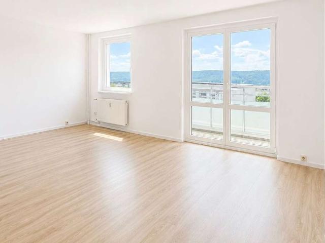 Frisch renovierte 2 Raum Wohnung mit Balkon und Einbauküche