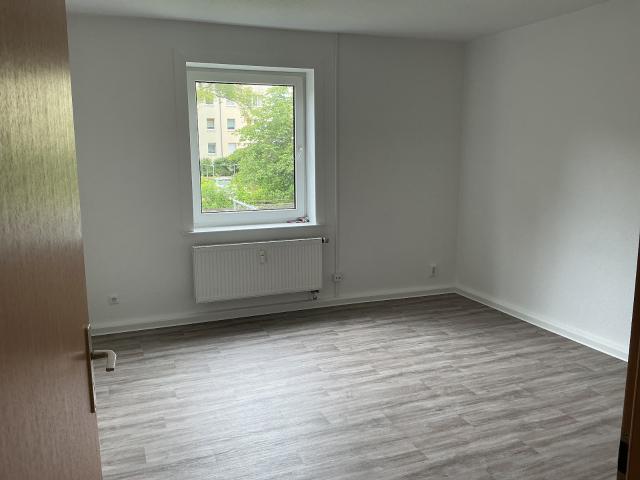 Frisch renovierte 2 Raum Wohnung mit barrierearmem Duscheinstieg