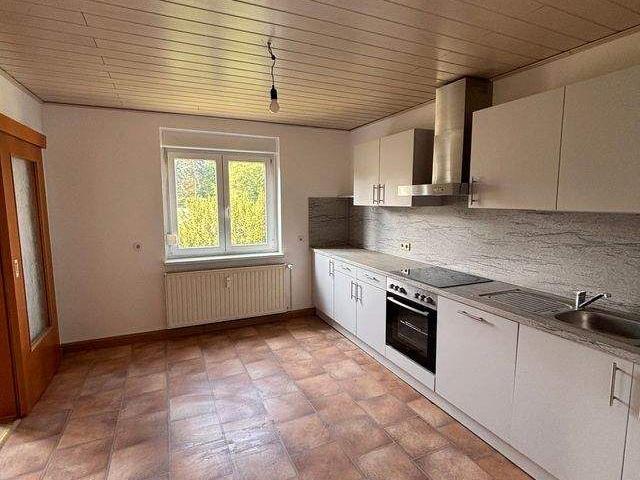 Frisch Renovierte 2 Raum Wohnung mit Einbauküche in Lunzenau OT Berthelsdorf!