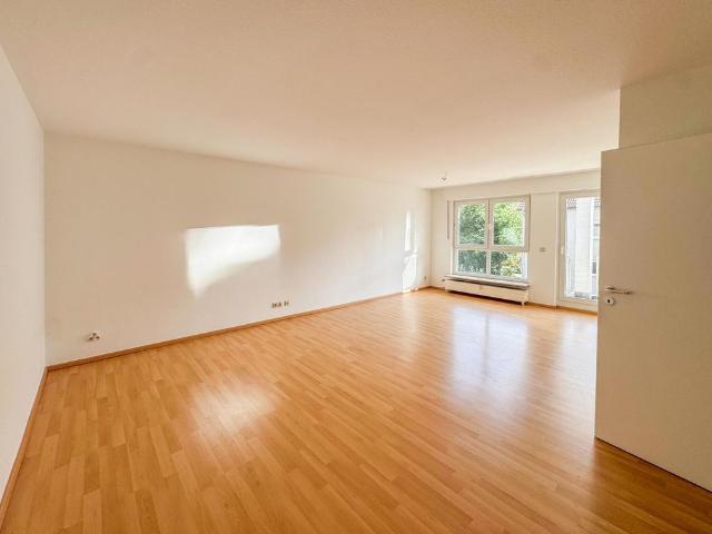 Frisch renovierte 2 Z. Wohnung mit Balkon u. optionalem TG Stellplatz in ruhiger Lage von DU Oestrum