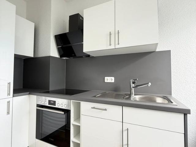 Frisch renovierte 2 Zi. Whg. mit Einbauküche und Balkon