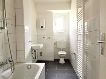 Frisch renovierte 2 Zi. Whg. mit neuem Tageslichtbad
