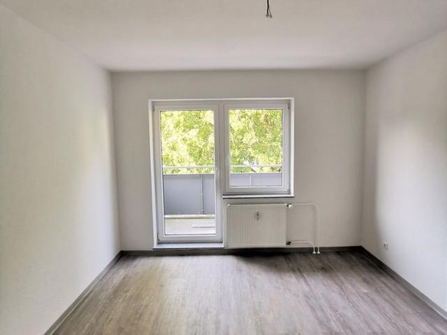 Frisch renovierte 2 Zi. Whg. mit Tageslichtbad und Balkon