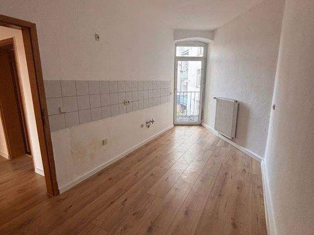 Frisch renovierte 2 Zimmer Wohnung mit Tageslichtbad | 54 m² | Zentrale Lage in Gera
