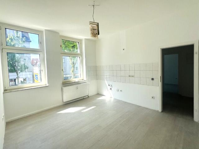 Frisch renovierte 2 Zimmer Wohnung mit Wohnküche in zentraler Lage