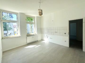 Frisch renovierte 2 Zimmer Wohnung mit Wohnküche in zentraler Lage