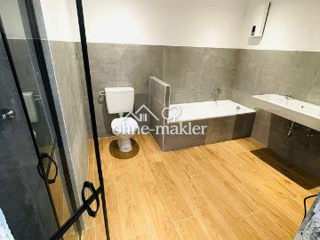 Frisch renovierte 2 Zimmer Wohnung mit Balkon