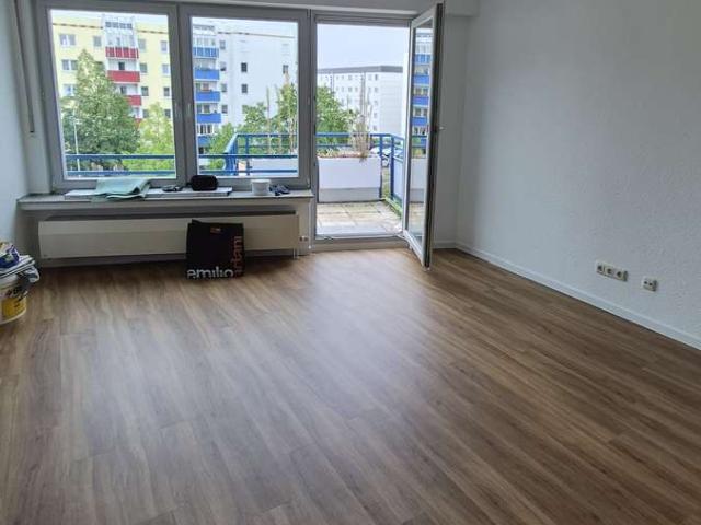 Frisch renovierte 2 Zimmer Wohnung mit Balkon in Leipzig Heiterblick