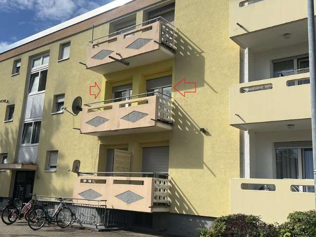Frisch renovierte 2 Zimmer Wohnung mit Balkon  sehr günstiger Kaufpreis!
