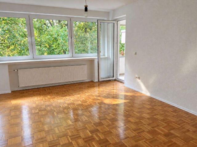 Frisch renovierte 2 Zimmer Wohnung mit Balkon und Tiefgaragenstellplatz in Paderborn