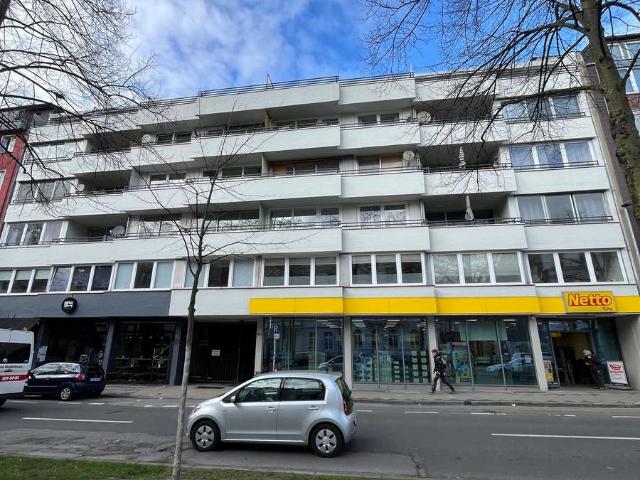 Frisch renovierte 2 Zimmer Wohnung mit Einbauküche ab sofort vermietbar