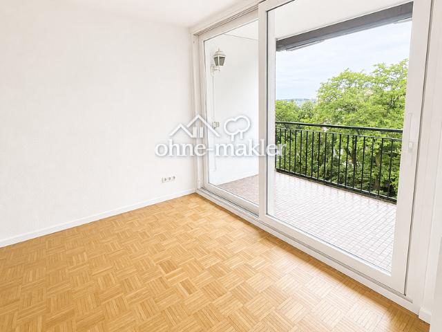 Frisch renoviert | 2 Zimmer | Balkon | neue Küche | Bad mit Wanne & Dusche | Aufzug