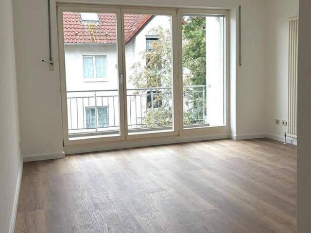 Frisch renovierte 2 Zimmer Wohnung mit sonnigem Balkon in Schöneiche bei Berlin