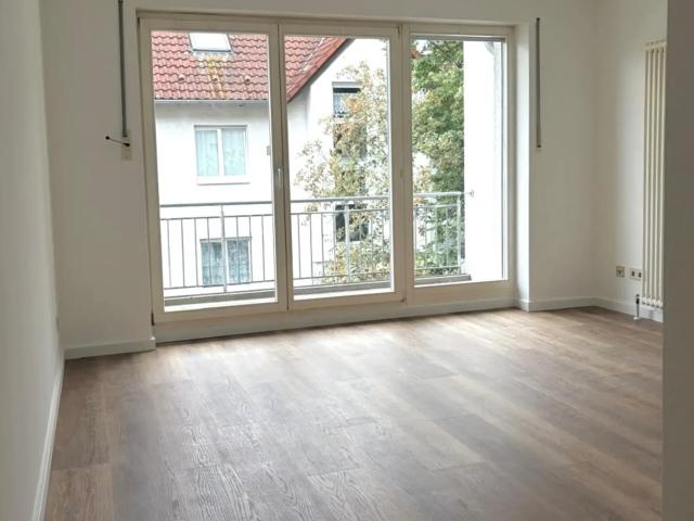 Frisch renovierte 2 Zimmer Wohnung mit sonnigem Balkon in Schöneiche bei Berlin