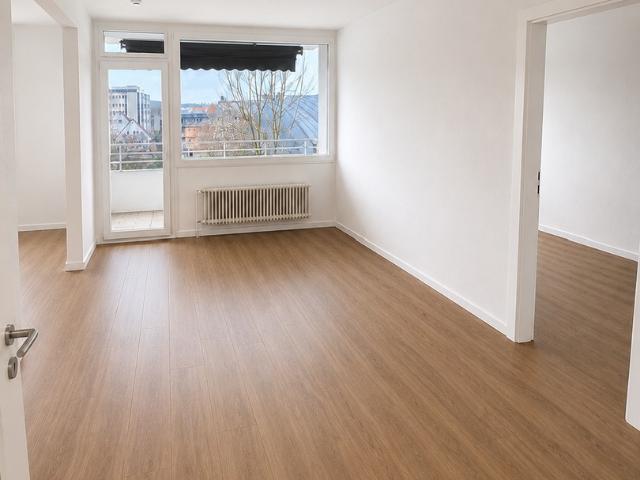 Frisch renovierte 2 Zimmer Wohnung mit Südostbalkon & Einbauküche