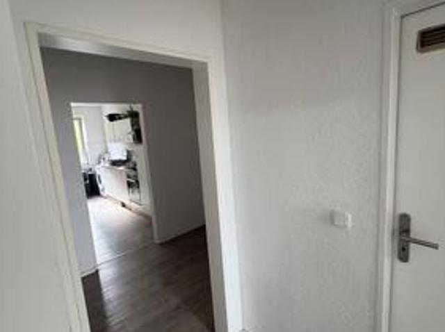 Frisch renovierte 2 Zimmer Wohnung Balkon