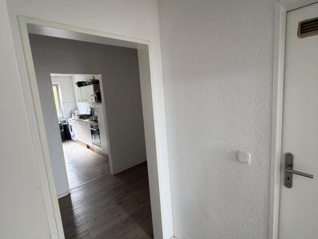 Frisch renovierte 2 Zimmer Wohnung Balkon