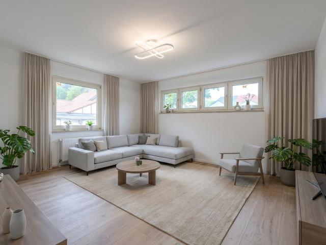Frisch renovierte 2 Zimmer Wohnung im Erdgeschoss