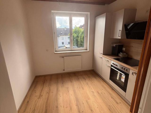 Frisch renovierte 2 Zimmer Wohnung in Innsbruck Hötting mit Balkon sofort verfügbar