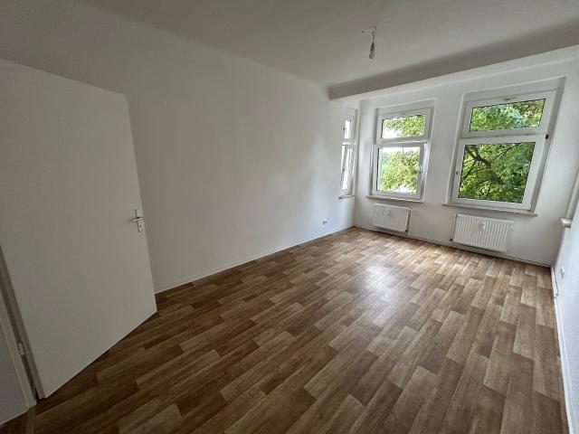 Frisch renovierte 2 Zimmer Wohnung sucht Sie!