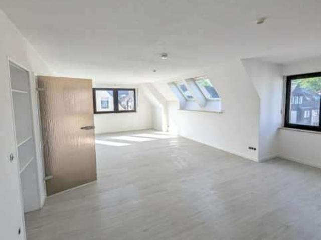 Frisch renovierte 2 Zimmer Dachgeschosswohnung mit Balkon in bester Innenstadtlage von Lippstadt
