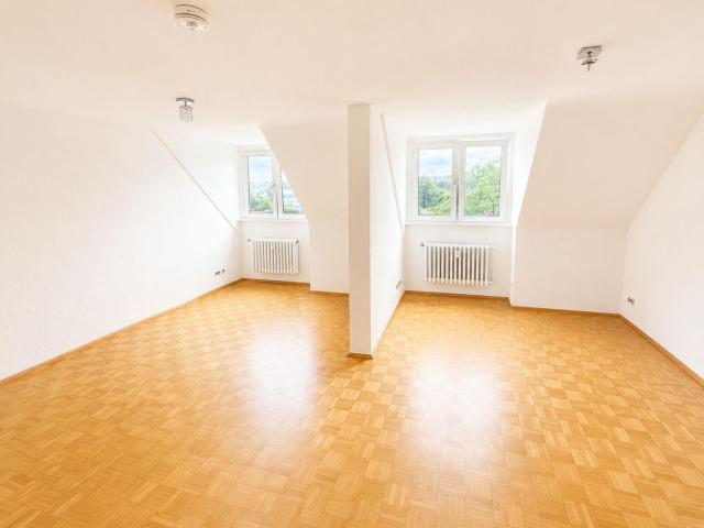 Frisch renovierte 2 Zimmerwohnung mit Dachterrasse im Frankenberger Viertel