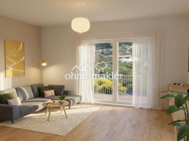 Frisch renovierte 2,5 ZKB Wohnung mit Balkon, Speisekammer, Terrasse und Gartenanteil