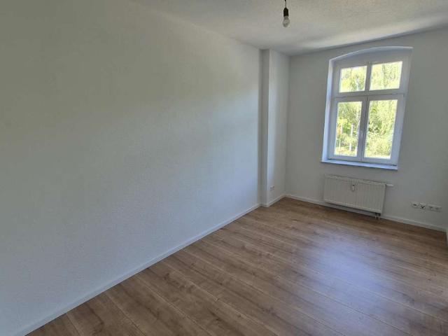+ + frisch renovierte 2,0 Zimmerwohnung mit Balkon! + +