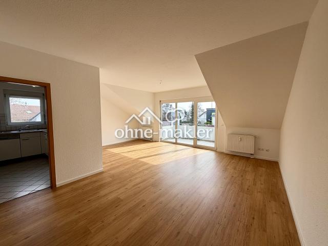 Reserviert Frisch renovierte 2,5 Zi. DG Wohnung mit Balkon & 2 Stellplätzen – provisionsfrei