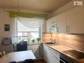 Frisch renovierte 3 Raumwohnung mit Balkon, Stellplatz und Garage in Glauchau OT Niederlungwitz