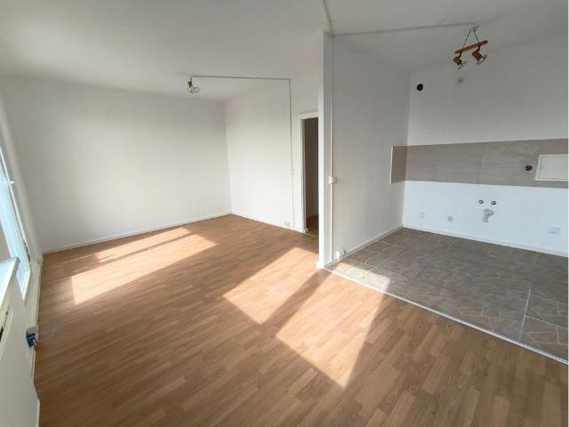 Frisch Renovierte 3 Raum Wohnung mit Badewanne und Balkon