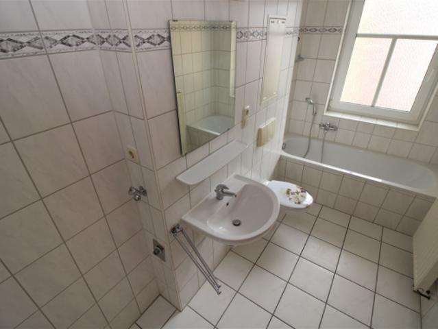 frisch renovierte 3 Raum Wohnung mit Balkon in ruhiger Stadtrandlage!