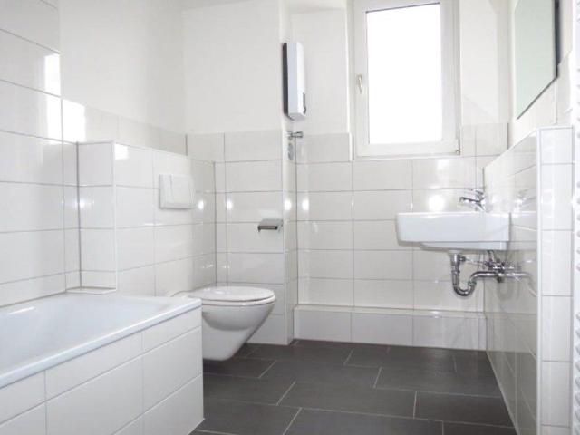 Frisch renovierte 3 Zi. Whg. mit 2 Bädern und neuem Boden am Nové Mesto Platz