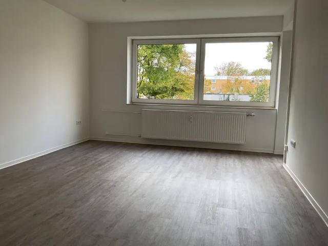 Frisch renovierte 3 Zimmer Wohnung mit Balkon